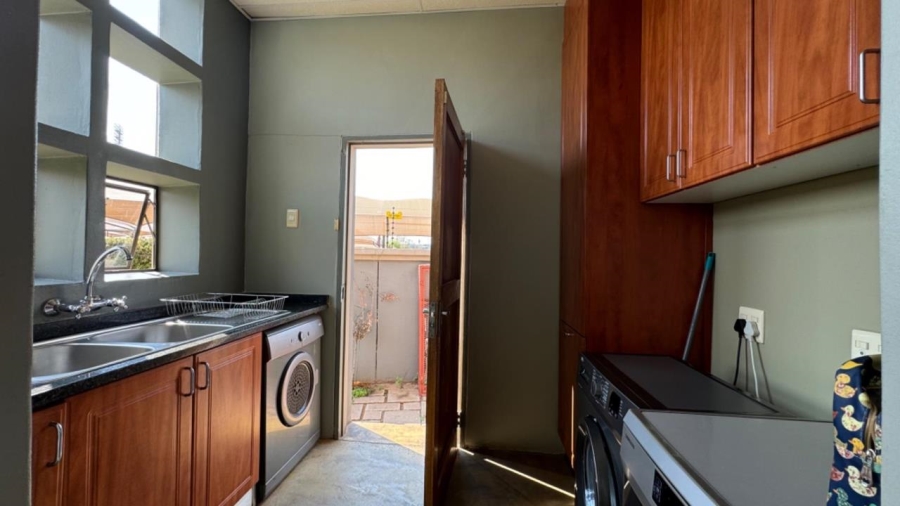 4 Bedroom Property for Sale in Roylglen Gardens Northern Cape